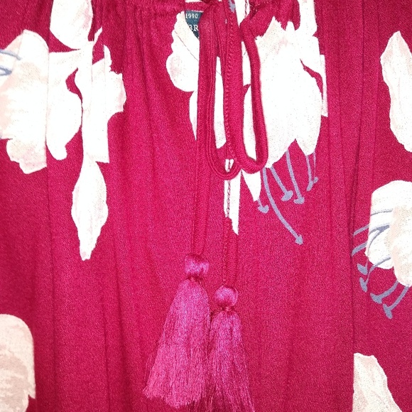 Super cute off-the-shoulder lucky name brand L - Picture 6 of 7